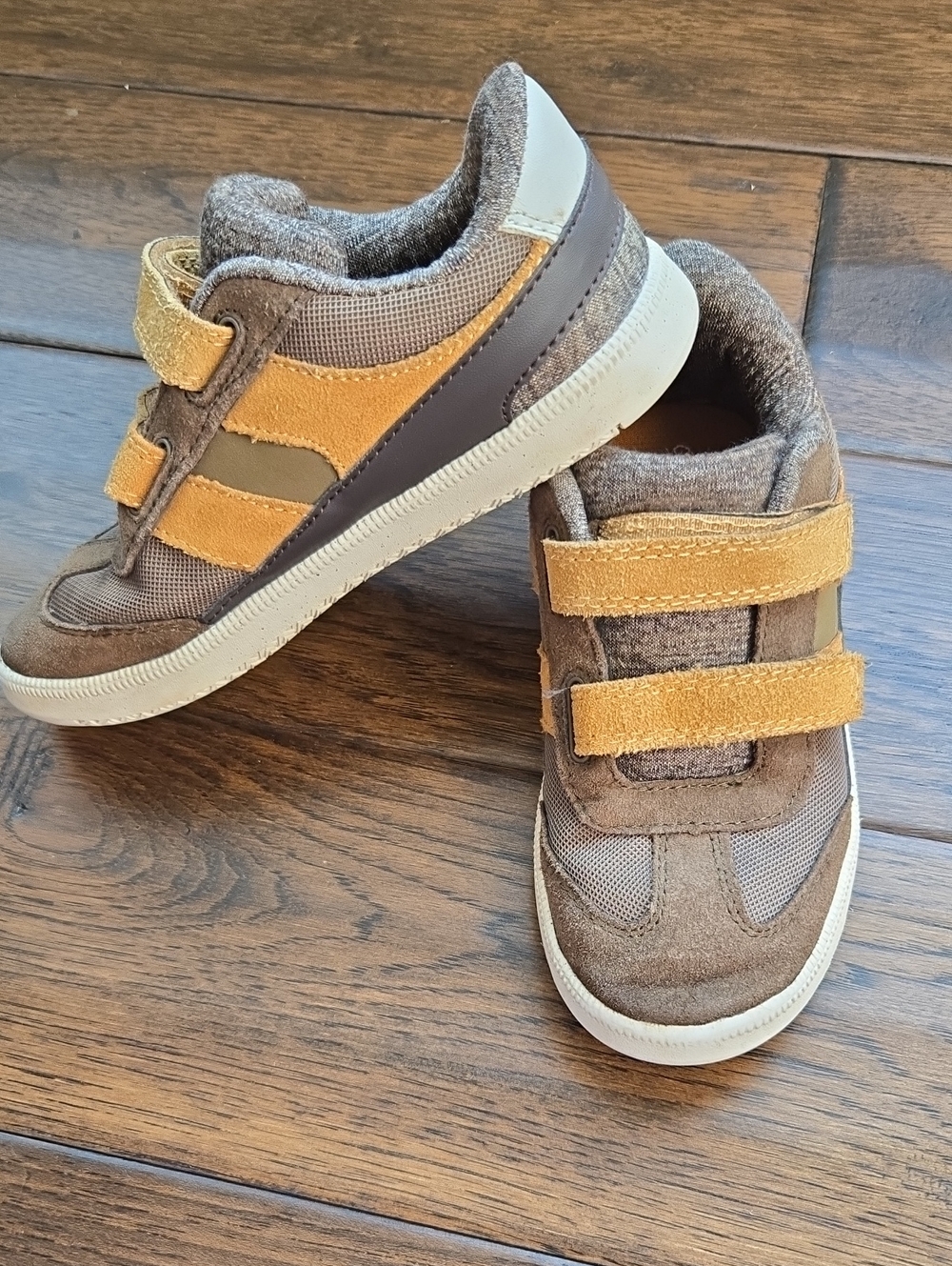 Cat & Jack Brown Kids Velcro Casual Sneakers Size 13